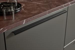 With PEARL, Nolte Küchen presents an exceptional range of elegant acrylic glass fronts. The fine facet in combination with the anti-fingerprint finish ensures easy-care surfaces that remain beautiful for a long time. The soft shimmer and the special depth