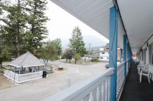 budget accommodation in Radium BC