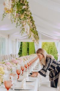 Founder Kelita Hirsch designs a refined wedding reception for Soirées CaféDelux Events, known for luxury destination weddings across Europe and highlighted in Ageless Living Manhattan.