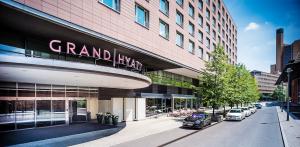 grand hyatt berlin entrance