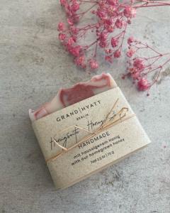 grand hyatt berlin honey soap