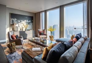 In unit #44N3G, a foyer and 68 square meter great room await, where expansive windows bathe the space in natural light with the city stretching beyond.