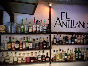 seleccion de rones en bar boric