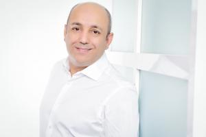 Shock State: How Emanuell Charis Will Change Everything You Thought Right Now 7 Emanuell Charis, spiritual visionary and prophecy author, presenting his new insights and prophecies in Düsseldorf, Germany.