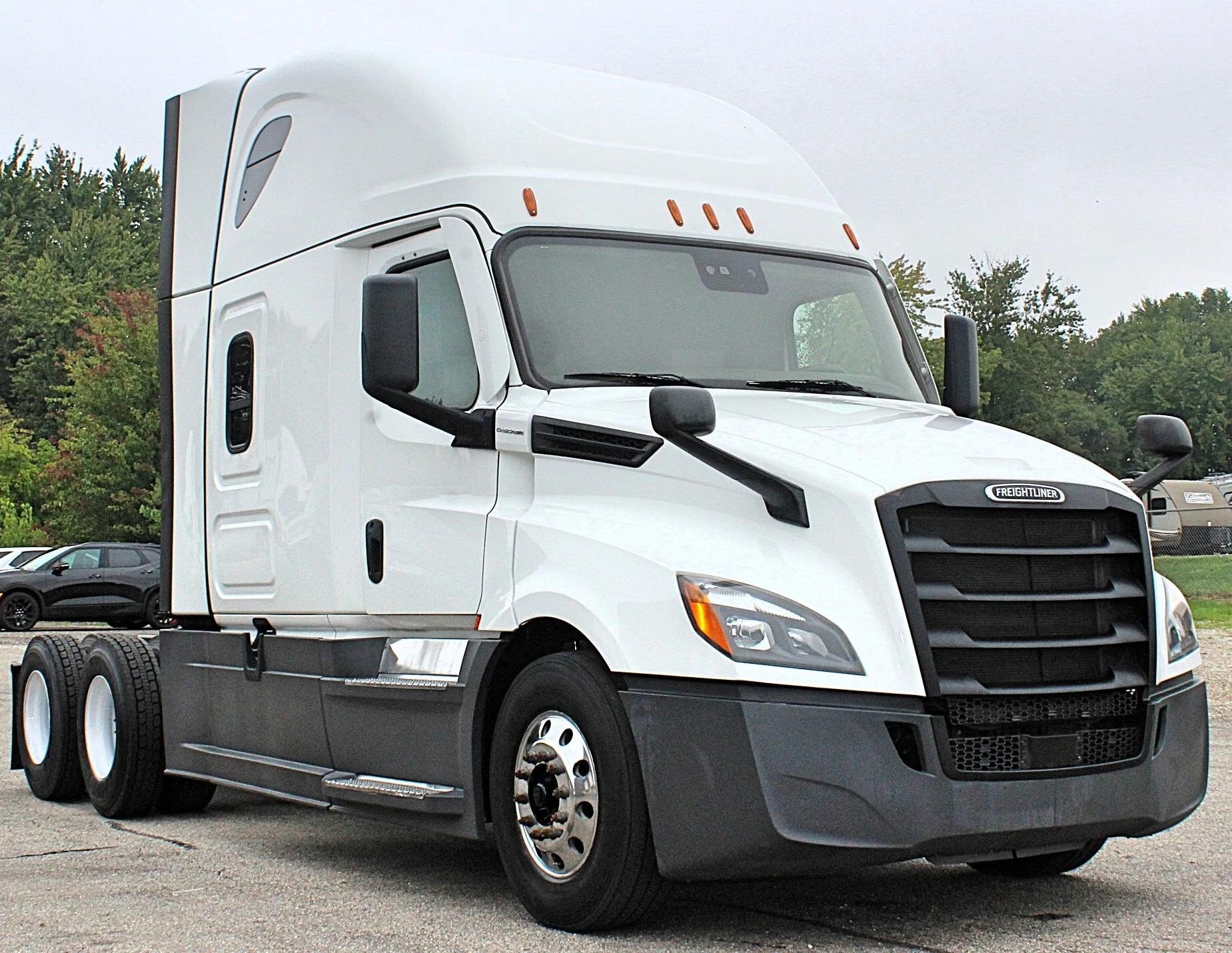 FREIGHTLINER CASCADIA 126